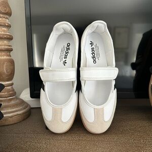 adidas Samba Jane Shoes LIKE NEW size 7 Youth (Same as 8 in Adidas Women)